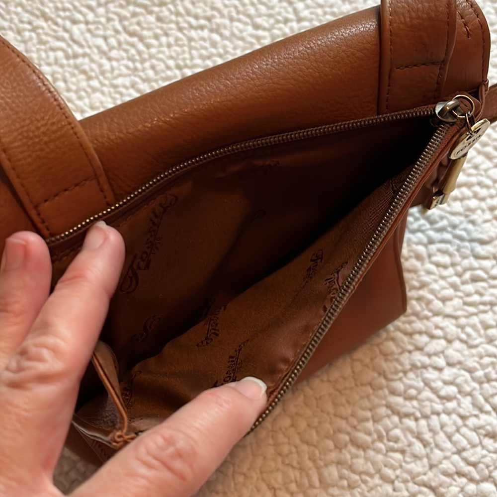 Fossil Crossbody - Picture 11 of 16